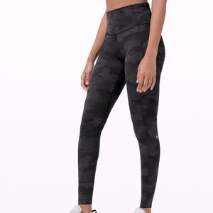 Lululemon Fast and Free 28” high rise tight in brown camo Nulux fabric size 6